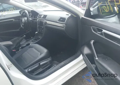 2018 Volkswagen Passat 2.0T Se z USA, uszkodzony, nr VIN 1VWBA7A30JC022116